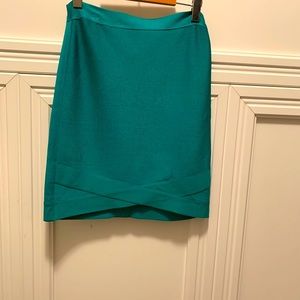 Bebe bodycon skirt in green